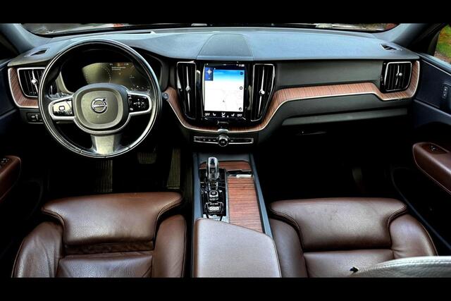 Volvo XC60 2.0 T8 AWD 299kW/407pk Aut8 Twin Engine Inscription PANORAMADAK + HEAD-UP DISPLAY + STOELVERWARMING V&A + STUURVERWARMING + ADAPT.CRUISE + PILOT ASSIST + STANDKACHEL + ON-CALL + SUBWOOFER + LEER + CAMERA + PARKASSISTENT + 20" LM-VELGEN/18" LM-VELGEN WINTE