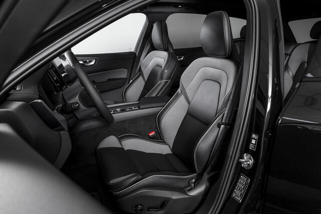 Volvo XC60 2.0 T6 Plug-in hybrid AWD Plus Black Edition | S/K-Panodak | Dig. Cockpit | Adapt. Cruise | Head-up | Memory Stoelen | Elek. Klep | Stoel-+stuurverw. | 360 Camera | NAV+App. Connect | ECC | LM 21" | 1935