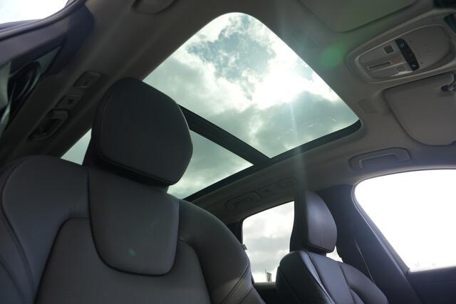 Volvo XC60 2.0 T8 Plug-in hybrid AWD Plus Dark 455pk Panoramadak/360Camera/HarmanKardon