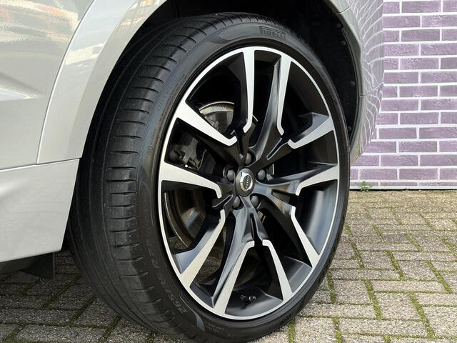 Volvo XC60 2.0 T6 Plug-in hybrid AWD Ultimate Bright | Long range | Trekhaak | Adaptive cruise control | Head-up display | Harman/Kardon audio | Dode hoek detectie BLIS | Stoelverwarming voor + achter | Stuurverwarming | Elektrische stoelverstelling |
