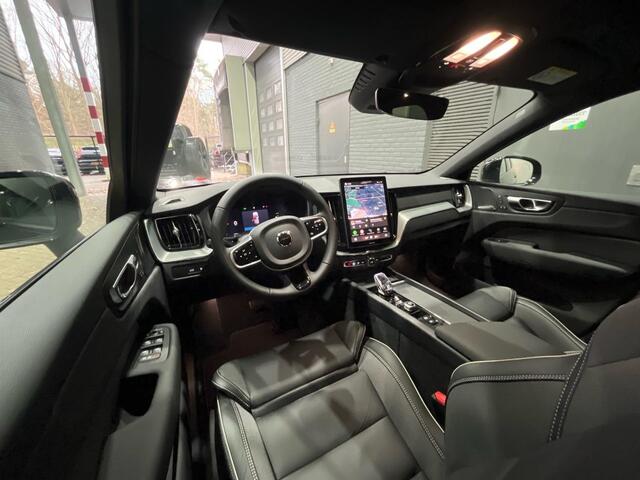 Volvo XC60 T8 Plug-in hybrid Ultra Black Edition | FACELIFT | 22 Inch | Luchtvering | Head-Up | 360° Camera | ACC