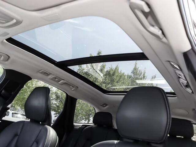 Volvo XC60 2.0 T8 Plug-in hybrid AWD Plus Dark (335kW/455PK) FULL OPTION (PANO / TREKH) ** 1e EIG - Ex VOLVO) ** INFORMEER OOK NAAR ONZE AANTREKKELIJKE FINANCIAL-LEASE TARIEVEN **