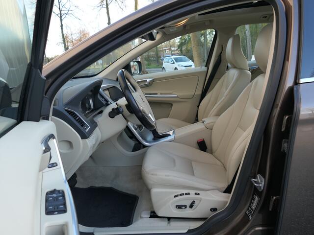 Volvo XC60 T5 AUT Polar+ Xenon / Panoramadak / Trekhaak / Camera