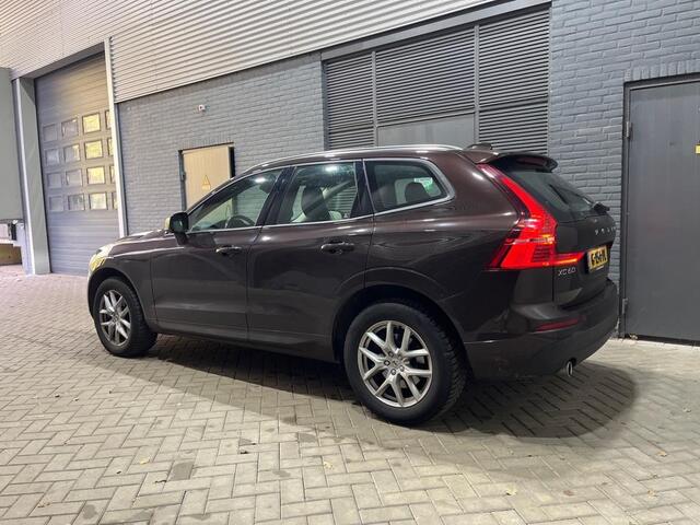 Volvo XC60 D4 Momentum | Panoramadak | Head-Up | Stoelverwarming | Camera | Apple Carplay