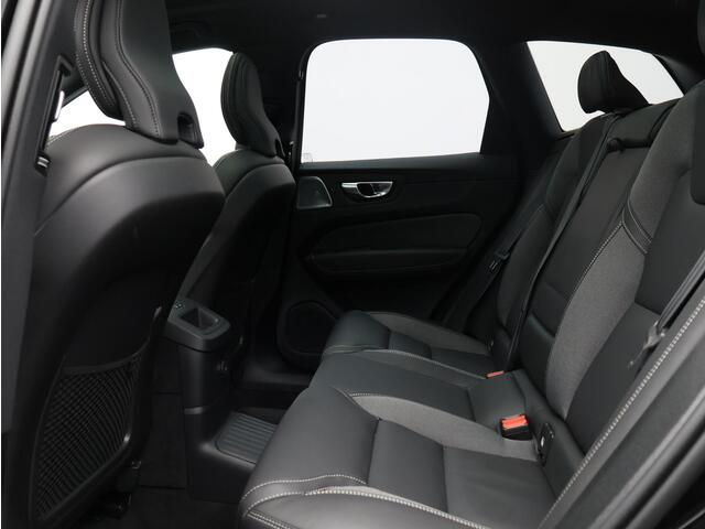 Volvo XC60 T8 AWD Plug-in hybrid AWD Ultra Black Edition / Luchtvering / Trekhaak / B&W audio / 360 camera / Privacy glass