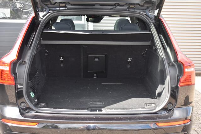 Volvo XC60 2.0 B4 INSCRIPTION / SPORTSTOELEN / PANORAMA DAK / TREKHAAK