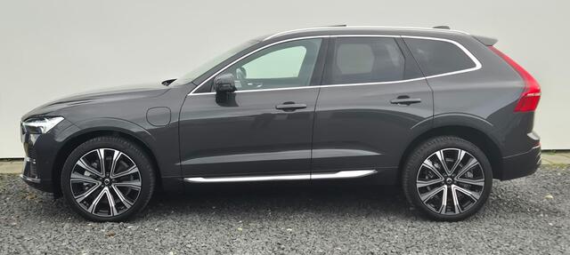 Volvo XC60 2.0 T6 PHEV AWD ULTRA Bright Vol uitgerust!!! - Luchtvering - 21" Wielen - Panoramadak - Lighting -Head up - B&W Audio - 360 Cam - Alarm - Climate - Privacy Glass - RC20 Interieur - Geluidsisolerend glas - Massage stoelen