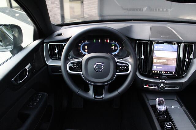 Volvo XC60 2.0 T6 Plug-in hybrid AWD Plus Dark - 360 Camera - Pano - H&K - Stoel/Stuurverwarming - Memory - BLIS - Keyless - Rijklaar