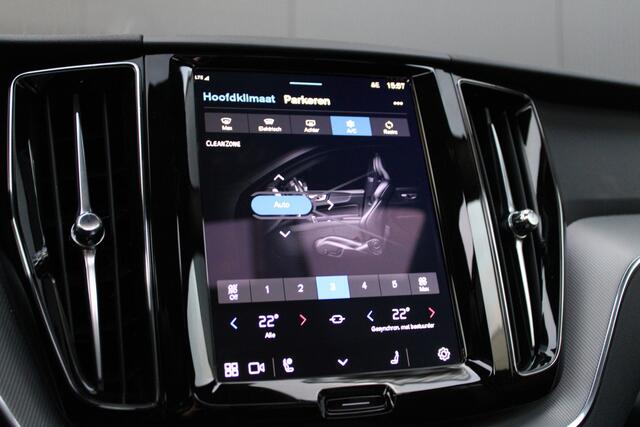 Volvo XC60 2.0 T6 Plug-in hybrid AWD Plus Dark - 360 Camera - Pano - H&K - Stoel/Stuurverwarming - Memory - BLIS - Keyless - Rijklaar