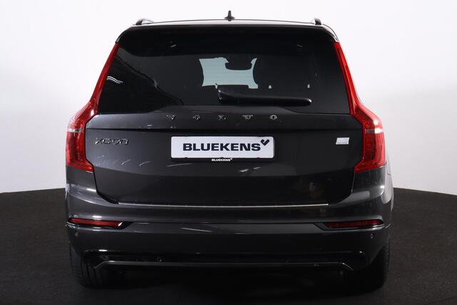 Volvo XC90 T8 Recharge AWD Ultimate Dark - LONG RANGE - Luchtvering - Panorama/schuifdak - IntelliSafe Assist & Surround - 360º Camera - Bowers & Wilkins audio - Adaptieve LED koplampen - Verwarmde voorstoelen, stuur & achterbank - Parkeersensoren voor & achter - El