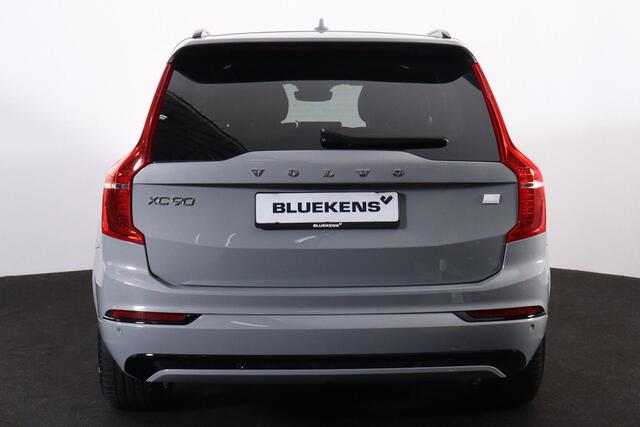 Volvo XC90 T8 Recharge AWD Ultimate Dark - LONG RANGE - Luchtvering - Panorama/schuifdak - IntelliSafe Assist & Surround - 360º Camera - Bowers & Wilkins audio - Adaptieve LED koplampen - Verwarmde voorstoelen, stuur & achterbank - Parkeersensoren voor & achter - El