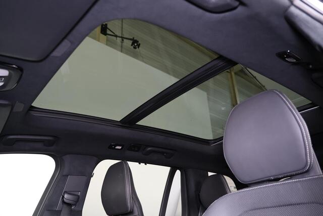 Volvo XC90 T8 Recharge AWD Ultimate Dark - LONG RANGE - Luchtvering - Panorama/schuifdak - IntelliSafe Assist & Surround - 360º Camera - Bowers & Wilkins audio - Adaptieve LED koplampen - Verwarmde voorstoelen, stuur & achterbank - Parkeersensoren voor & achter - El