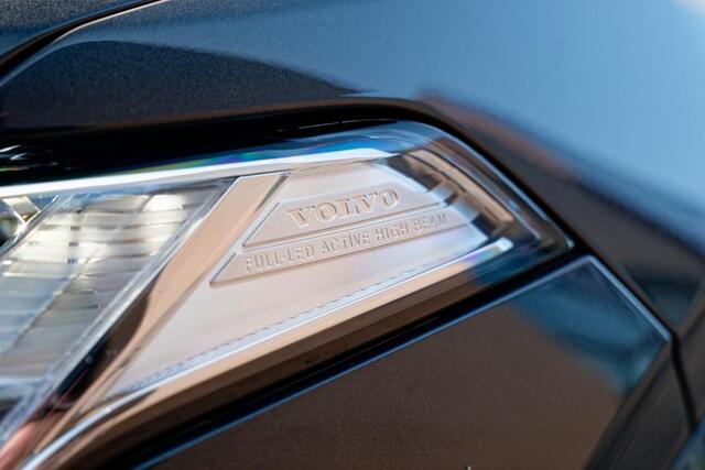 Volvo XC90 2.0 T8 Recharge AWD R-Design Luchtvering, Panoramadak, Black Pack, 22" LM velgen, Camera, H/K, enz