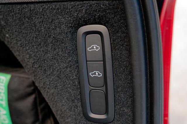 Volvo XC90 2.0 T8 Recharge AWD R-Design Luchtvering, Panoramadak, Black Pack, 22" LM velgen, Camera, H/K, enz