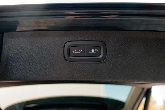 Volvo XC90 2.0 T8 Recharge AWD R-Design Luchtvering, Panoramadak, Black Pack, 22" LM velgen, Camera, H/K, enz