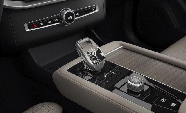 Volvo XC90 T8 455PK Automaat AWD Ultra Dark / Luchtvering / Bowers & Wilkins / 360 Camera / Head Up Display / Gelamineerde Ramen / 22'' Velgen /