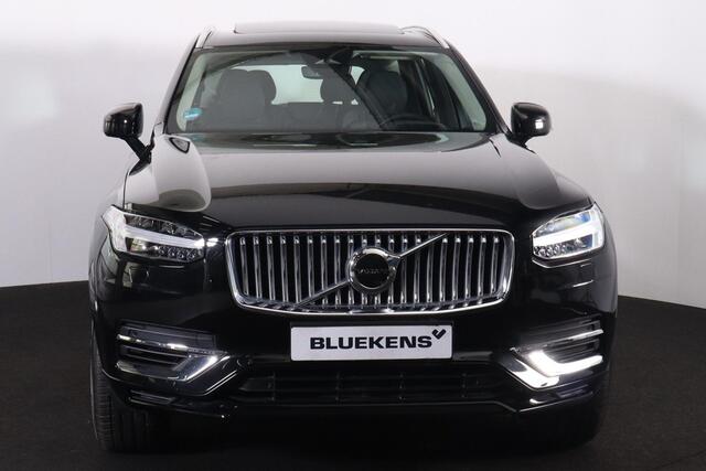 Volvo XC90 T8 Recharge AWD Ultra Bright - LONG RANGE - Panorama/schuifdak - IntelliSafe Assist & Surround - Harman/Kardon audio - Adaptieve LED koplampen - Parkeercamera achter - Verwarmde voorstoelen, stuur & achterbank - Parkeersensoren voor & achter - Elektr. bed