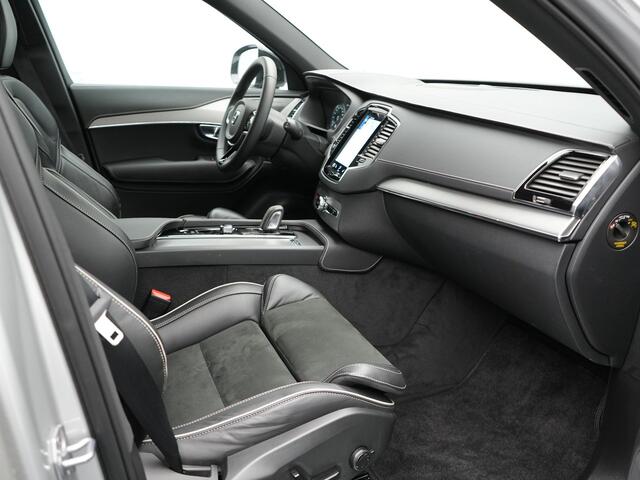 Volvo XC90 T8 Recharge AWD R-Design Plug In Hybrid 394pk 7 Persoons Dealer O.H. PHEV | Lederen Sportstoelen Memory | Pilot Assist | Harman Kardon | Adaptive Cruise | Navigatie | Apple Carplay | Camera | Virtual | L.M. 22" | DAB |