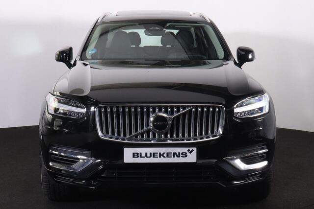 Volvo XC90 T8 Recharge AWD Ultra Bright - LONG RANGE - Panorama/schuifdak - IntelliSafe Assist & Surround - Harman/Kardon audio - Adaptieve LED koplampen - Parkeercamera achter - Verwarmde voorstoelen, stuur & achterbank - Parkeersensoren voor & achter - Elektr. bed