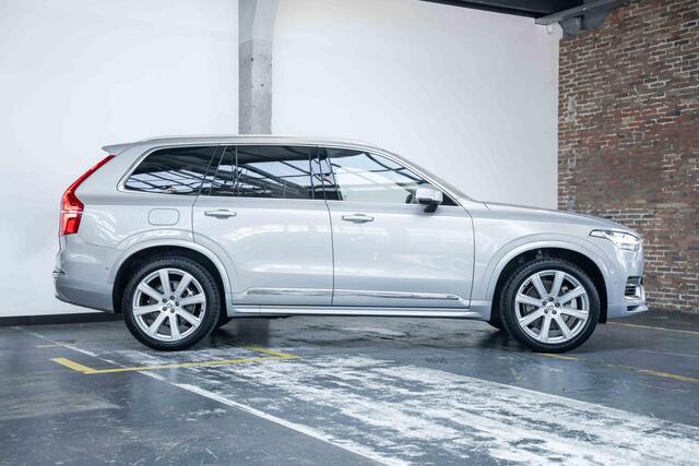 Volvo XC90 T8 Recharge AWD Ultimate Bright | Wegklapbare trekhaak | Bowers & Wilkins premium audio | Luchtvering | 1ste eigenaar | Nappa lederen bekleding | Stoelverwarming | Gelamineerde zijruiten | Stoelventilatie | 360° parkeerverwarming | Parkeersensoren voor + 