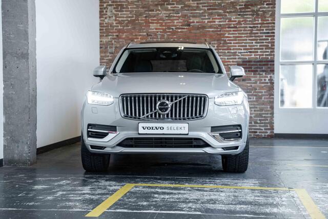 Volvo XC90 T8 Recharge AWD Ultimate Bright | Wegklapbare trekhaak | Bowers & Wilkins premium audio | Luchtvering | 1ste eigenaar | Nappa lederen bekleding | Stoelverwarming | Gelamineerde zijruiten | Stoelventilatie | 360° parkeerverwarming | Parkeersensoren voor + 