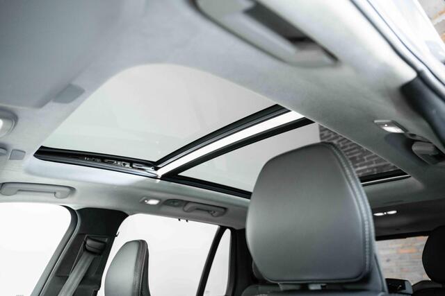 Volvo XC90 T8 Recharge AWD Ultimate Bright | Wegklapbare trekhaak | Bowers & Wilkins premium audio | Luchtvering | 1ste eigenaar | Nappa lederen bekleding | Stoelverwarming | Gelamineerde zijruiten | Stoelventilatie | 360° parkeerverwarming | Parkeersensoren voor + 