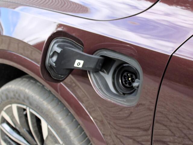 Volvo XC90 2.0 T8 Plug-in hybrid AWD Ultra Dark Automaat / Panoramadak / Luchtvering / Bowers&Wilkens audio / Trekhaak / Massage voorstoelen