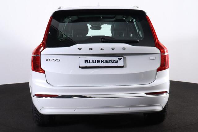 Volvo XC90 T8 Recharge AWD Ultimate Bright - LONG RANGE - Panorama/schuifdak - IntelliSafe Assist & Surround - Parkeercamera achter - Verwarmde voorstoelen, stuur & achterbank - Parkeersensoren voor & achter - Elektr. bedienb. voorstoelen met geheugen - Draadloze te