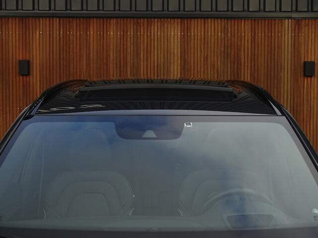 Volvo XC90 T8 408PK AWD R-Design / 2019 / LED