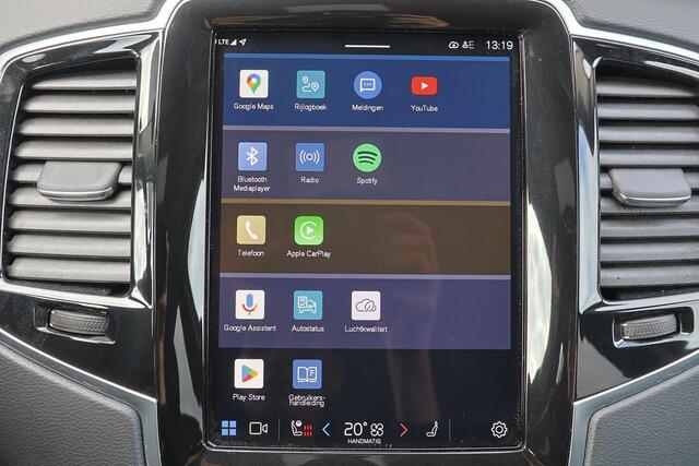 Volvo XC90 T8 Recharge AWD Plus Dark - LONG RANGE - IntelliSafe Assist & Surround - Harman/Kardon audio - Adaptieve LED koplampen - Parkeercamera achter - Verwarmde voorstoelen, stuur & achterbank - Parkeersensoren voor & achter - Elektr. bedienb. voorstoelen met ge