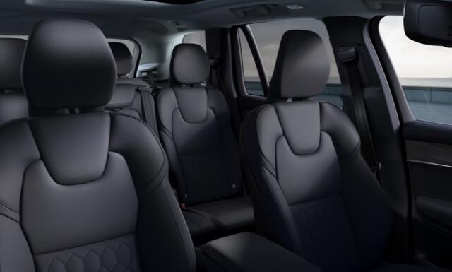 Volvo XC90 T8455PK Automaat Plug-in hybrid AWD Ultra Bright Luchtvering / Trekhaak / Panoramadak / Google services / Elektrisch bedienbare voorstoelen met geheugen / Stoelverwarming voor en achter