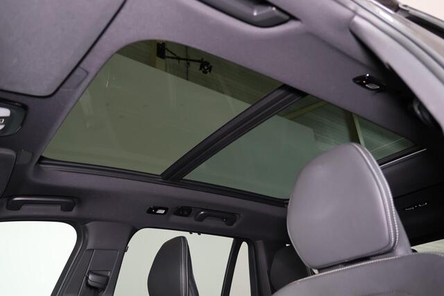 Volvo XC90 T8 Recharge AWD Ultra Dark - LONG RANGE - Luchtvering - Panorama/schuifdak - IntelliSafe Assist & Surround - 360º Camera - Adaptieve LED koplampen - Verwarmde voorstoelen, stuur & achterbank - Parkeersensoren voor & achter - Elektr. bedienb. voorstoelen m
