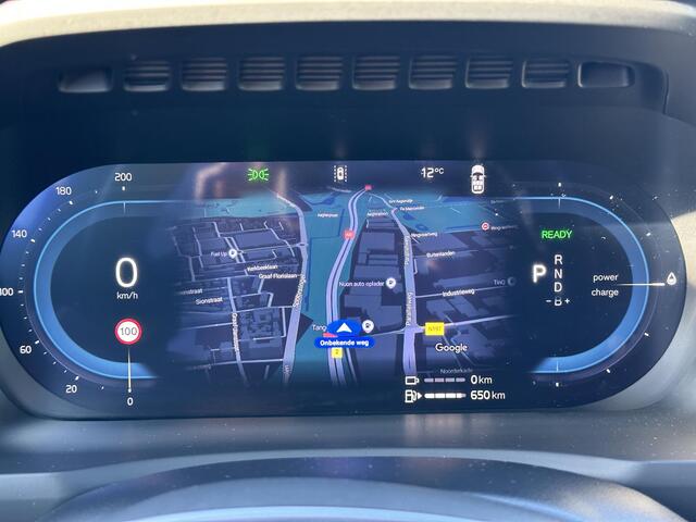 Volvo XC90 2.0 T8 Recharge AWD Ultra Dark / Trekhaak / Pano. dak / Luchtvering / Head-up display / Bowers & Wilkins / 22" velgen / Elek. verstelbare stoelen / Stoelen voor + achter en stuur verwarmd /