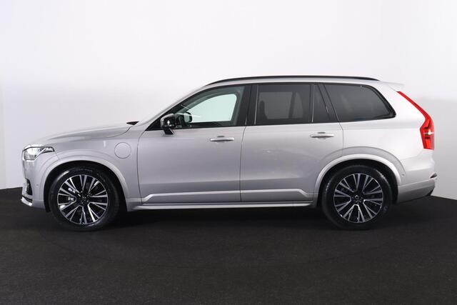 Volvo XC90 T8 Recharge AWD Ultra Dark - Luchtvering - Panorama/schuifdak - IntelliSafe Assist & Surround - 360º Camera - Bowers & Wilkins audio - Adaptieve LED koplampen - Verwarmde voorstoelen, stuur & achterbank - Parkeersensoren voor & achter - Elektr. bedienb. v