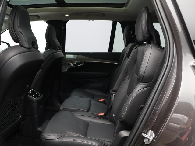 Volvo XC90 2.0 T8 Plug-in hybrid AWD Ultra Dark / Trekhaak / Luchtvering / Bowers & Wilkins Audio / Stoelventilatie / Massagestoelen / Head-Up Display / 360° camera / Pano. dak / Stoel+ Stuurwielverwarming / Verwarmbare Achterbank / Elek. verstelbare stoelen + geheu