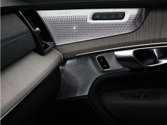 Volvo XC90 2.0 T8 Plug-in hybrid AWD Ultra Bright / Trekhaak / Luchtvering / B&W Audio / Stoelventilatie + Massage / 360 Camera / Head-up Display / Getint Glas /