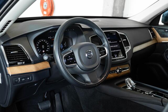 Volvo XC90 T8 Recharge AWD Inscription | Verwarmbare voorstoelen | Verwarmbaar stuurwiel | Premium audio by Harman Kardon | Panoramadak | Rondom zichtcamera | 20 inch Lichtmetalen velgen | Semi elektrische trekhaak