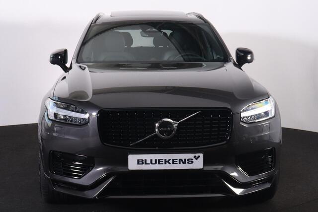 Volvo XC90 T8 Recharge AWD Ultra Dark - Luchtvering - Panorama/schuifdak - IntelliSafe Assist & Surround - 360º Camera - Bowers & Wilkins audio - Adaptieve LED koplampen - Verwarmde voorstoelen, stuur & achterbank - Parkeersensoren voor & achter - Elektr. bedienb. v