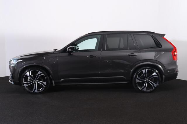 Volvo XC90 T8 Recharge AWD Ultra Dark - Luchtvering - Panorama/schuifdak - IntelliSafe Assist & Surround - 360º Camera - Bowers & Wilkins audio - Adaptieve LED koplampen - Verwarmde voorstoelen, stuur & achterbank - Parkeersensoren voor & achter - Elektr. bedienb. v