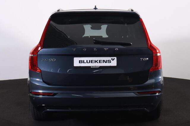 Volvo XC90 T8 Recharge AWD Ultra Dark - Luchtvering - Panorama/schuifdak - IntelliSafe Assist & Surround - 360º Camera - Adaptieve LED koplampen - Verwarmde voorstoelen, stuur & achterbank - Parkeersensoren voor & achter - Elektr. bedienb. voorstoelen met geheugen -