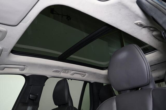 Volvo XC90 T8 Recharge AWD Ultra Dark - Luchtvering - Panorama/schuifdak - IntelliSafe Assist & Surround - 360º Camera - Adaptieve LED koplampen - Verwarmde voorstoelen, stuur & achterbank - Parkeersensoren voor & achter - Elektr. bedienb. voorstoelen met geheugen -