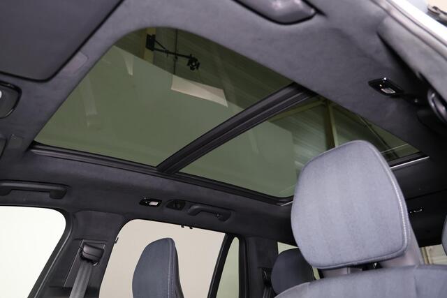 Volvo XC90 T8 Recharge AWD Ultra Dark - LONG RANGE - Luchtvering - Panorama/schuifdak - IntelliSafe Assist & Surround - 360º Camera - Bowers & Wilkins audio - Verwarmde voorstoelen, stuur & achterbank - Parkeersensoren voor & achter - Elektr. bedienb. voorstoelen me