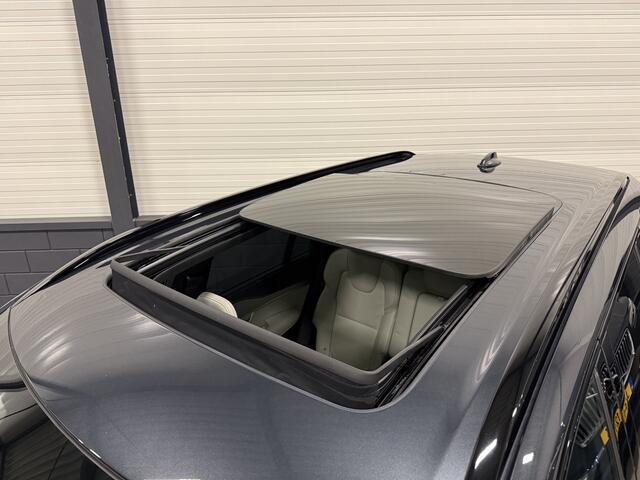 Volvo XC90 T8 Recharge AWD R-Design PANO/B&W/LUCHTVERING/TREKHAAK/HEAD-UP/360CAMERA/22"/NAPPA-LEER/ACC/PILOT-ASSIST/SAVILE-GREY/BLACK-STYLE EXTERIEUR/VOLLEDIG VOLVO DEALER HISTORIE