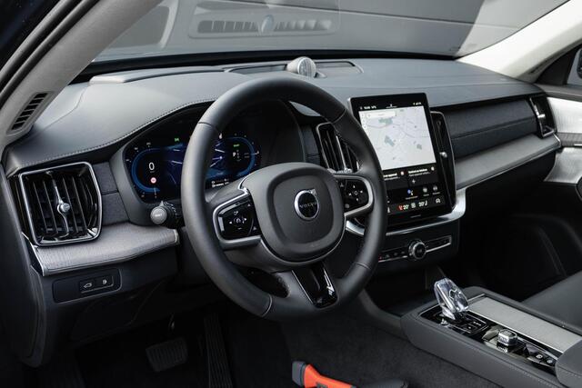 Volvo XC90 T8 Plug-in hybrid AWD Ultra Dark | Trekhaak | Bowers & Wilkins | Luchtvering | 360 Graden Camera | Apple Carplay | Geventileerde Stoelen | BLIS Dodehoekdetectie | Panoramadak | Standkachel