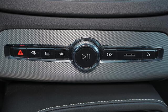 Volvo XC90 T8 Recharge AWD Ultra Dark - LONG RANGE - Luchtvering - Panorama/schuifdak - IntelliSafe Assist & Surround - 360º Camera - Adaptieve LED koplampen - Elektr. bedienb. voorstoelen met geheugen - Parkeersensoren voor & achter - Head up display - Draadloze te