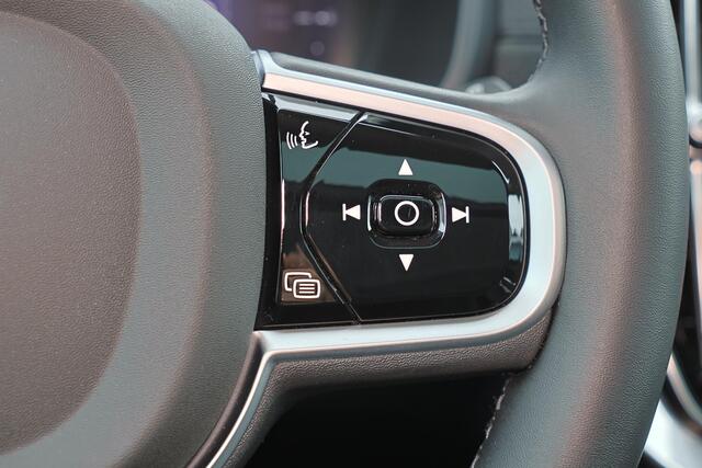 Volvo XC90 T8 Recharge AWD Ultra Dark - LONG RANGE - Luchtvering - Panorama/schuifdak - IntelliSafe Assist & Surround - 360º Camera - Verwarmde voorstoelen, stuur & achterbank - Parkeersensoren voor & achter - Elektr. bedienb. voorstoelen met geheugen - Head up disp