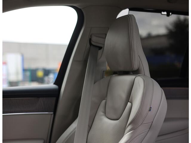 Volvo XC90 T8 AWD Ultra Bright | Pano - Massage - B&W - Luchtvering